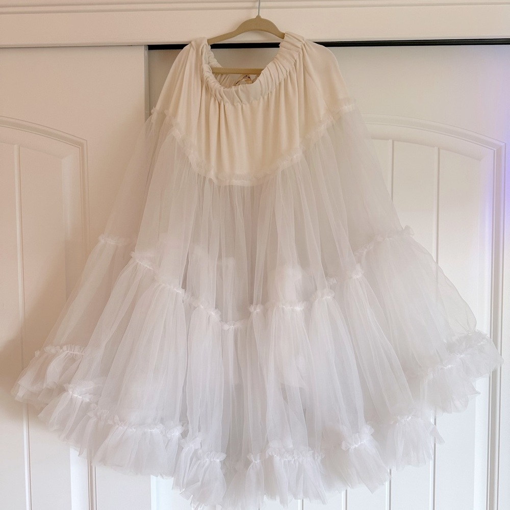 Bettie Page by Tatyana White Crinoline size Small